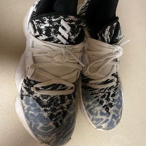 Good condition boys basketball shoes